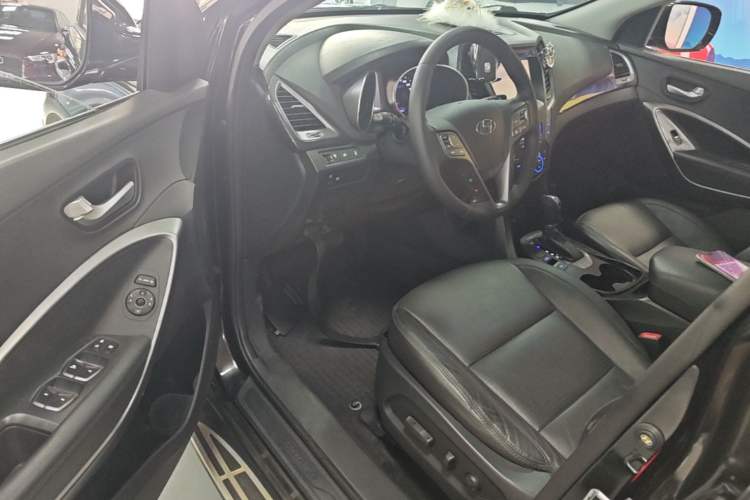 Used Hyundai Santa Fe 2013 2.4L Automatic Two-Wheel Drive Smart Version Driver Seat