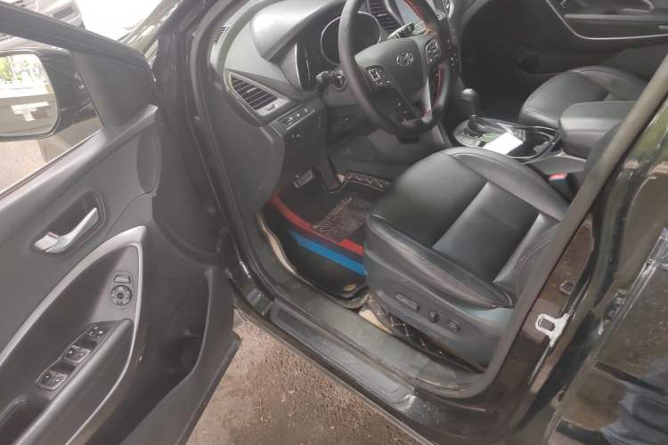 Used Hyundai Santa Fe 2013 2.4L Automatic Two-Wheel Drive Smart Version Driver Seat