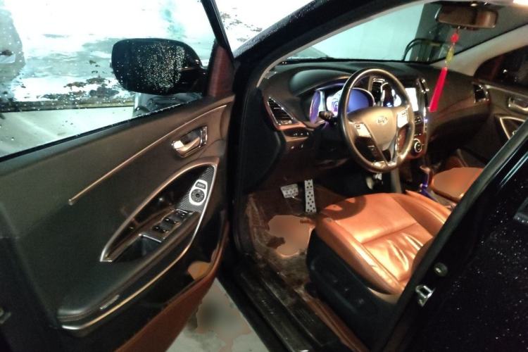Used Hyundai Santa Fe 2013 Revised Version 2.4L Automatic All-Wheel Drive Luxury Trim Driver Seat