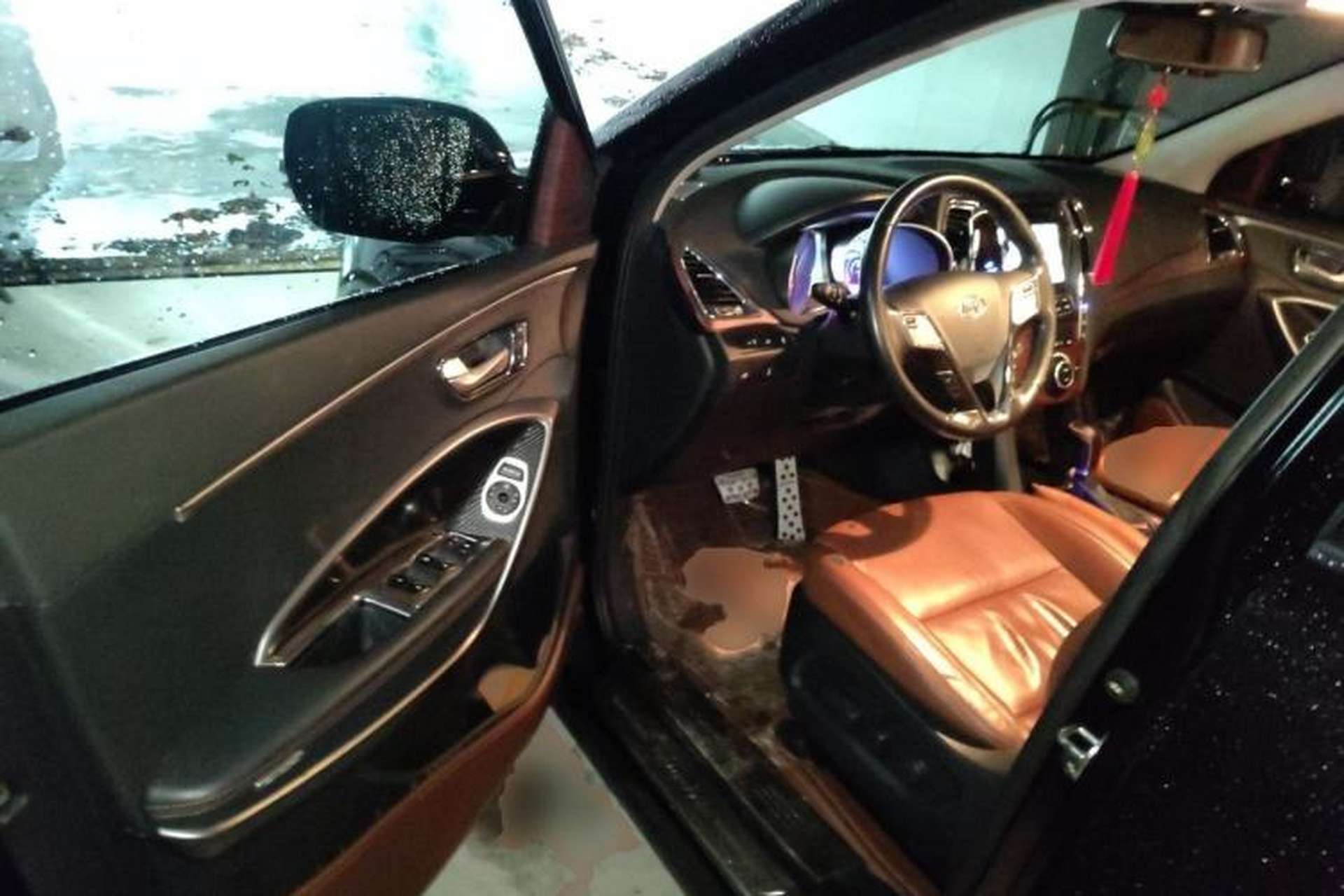 Used Hyundai Santa Fe 2013 Revised Version 2.4L Automatic All-Wheel Drive Luxury Trim Driver Seat