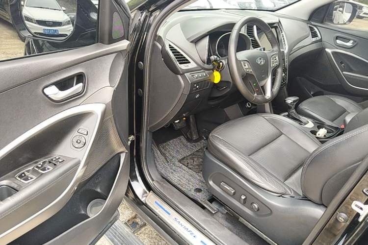 Used Hyundai Santa Fe 2013 2.4L Automatic Two-Wheel Drive Smart Version Driver Seat