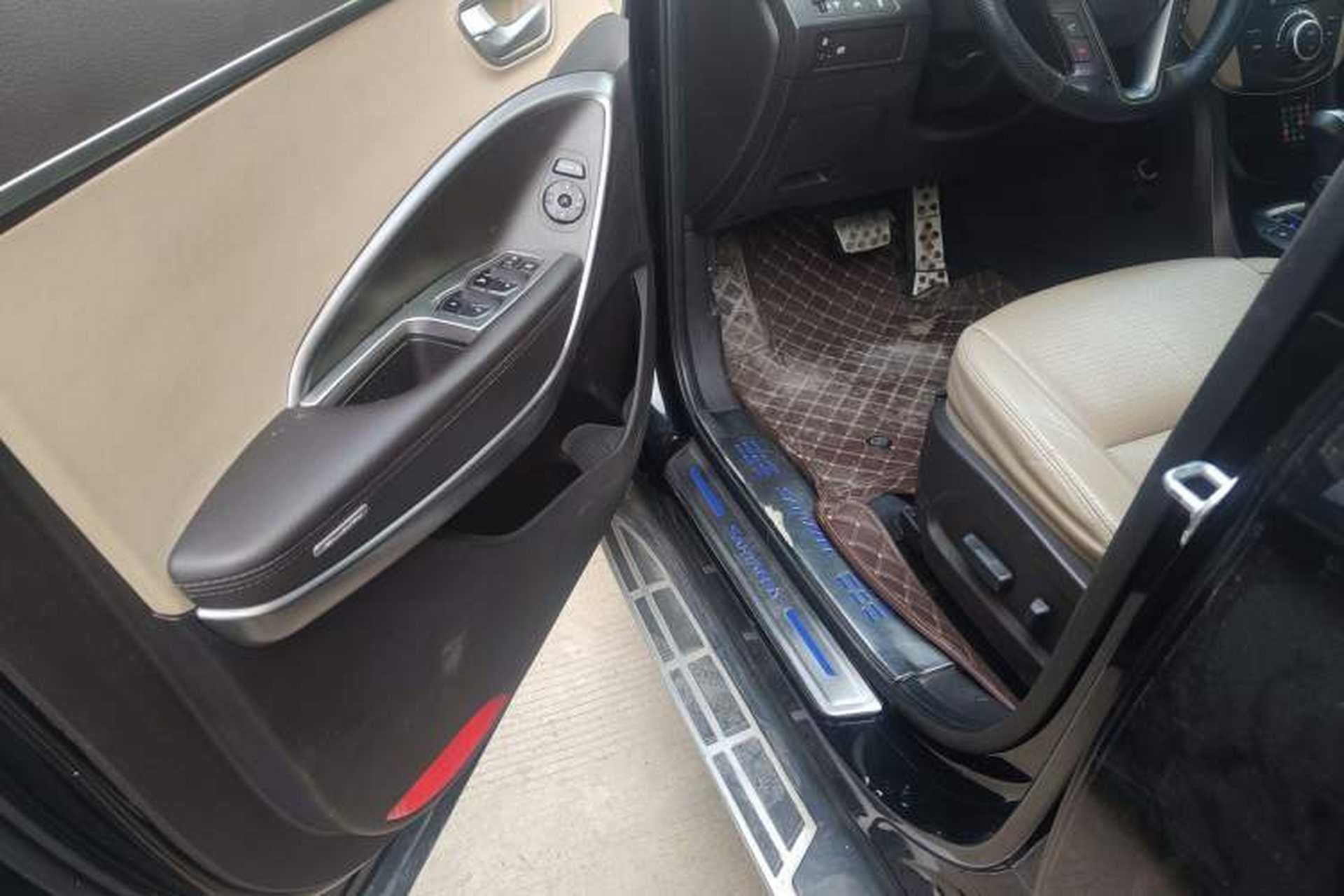 Used Hyundai Santa Fe 2013 2.4L Automatic Two-Wheel Drive Smart Version Driver Seat