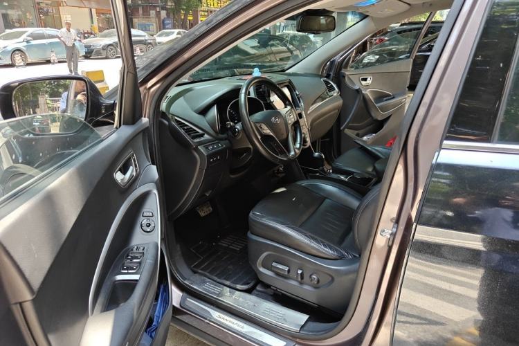 Used Hyundai Santa Fe 2013 Revised Version 2.0T Automatic All-Wheel Drive Top-Tier Trim Driver Seat