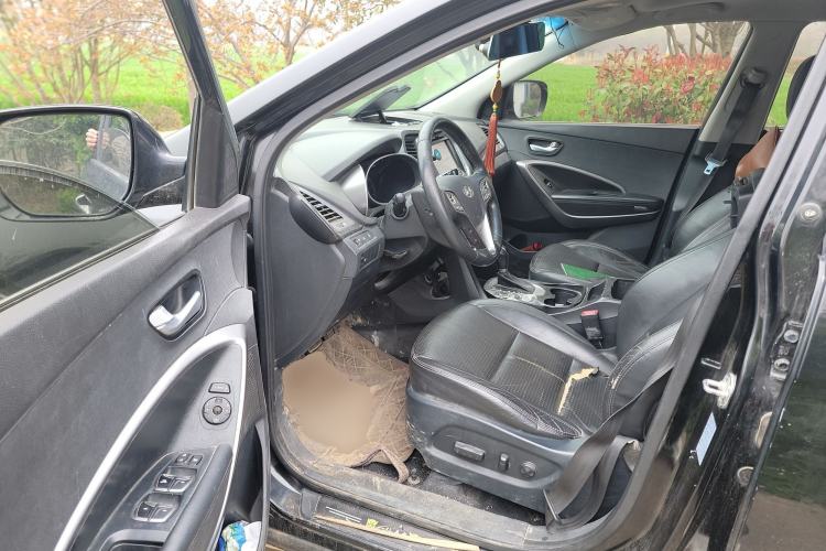 Used Hyundai Santa Fe 2013 2.4L Automatic Two-Wheel Drive Smart Version Driver Seat