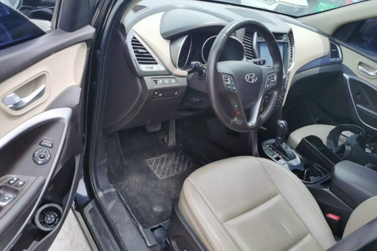 Used Hyundai Santa Fe 2013 Revised Version 2.4L Automatic All-Wheel Drive Smart Type Driver Seat