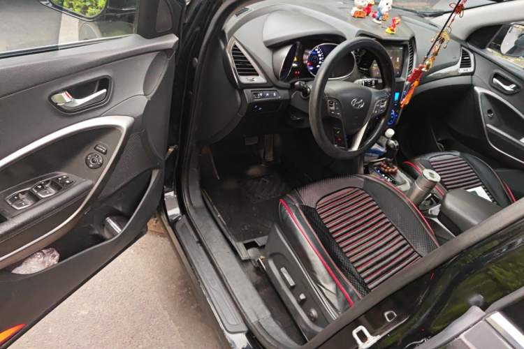 Used Hyundai Santa Fe 2013 2.4L Automatic Two-Wheel Drive Smart Version Driver Seat