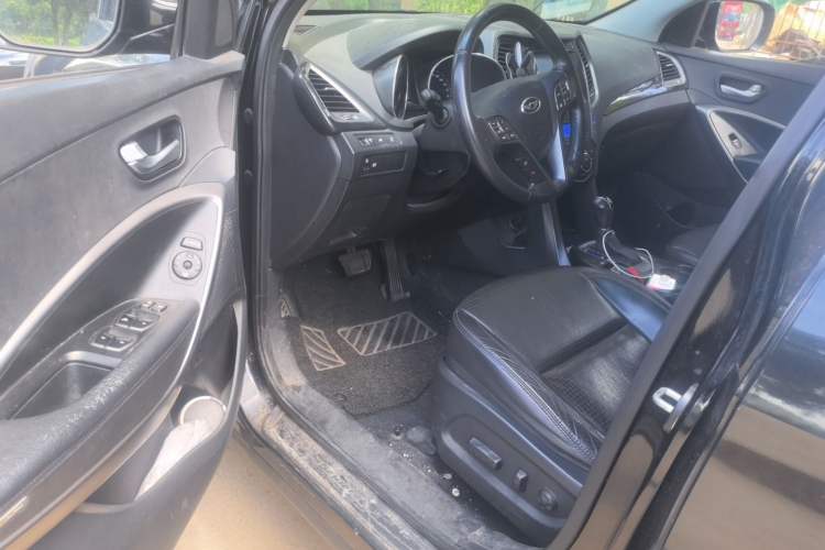 Used Hyundai Santa Fe 2013 2.4L Automatic Two-Wheel Drive Smart Version Driver Seat
