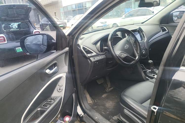 Used Hyundai Santa Fe 2013 2.4L Automatic 2WD Comfort Edition Driver Seat