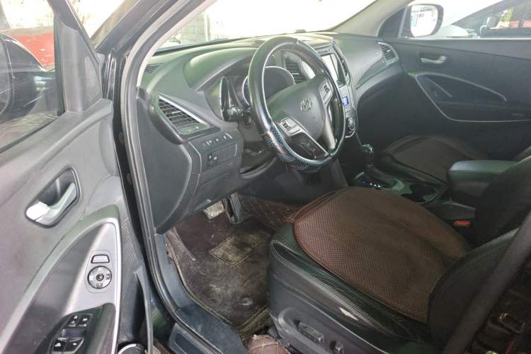 Used Hyundai Santa Fe 2013 2.4L Automatic Two-Wheel Drive Smart Version Driver Seat