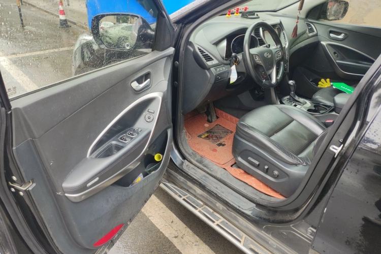 Used Hyundai Santa Fe 2013 2.4L Automatic Two-Wheel Drive Smart Version Driver Seat