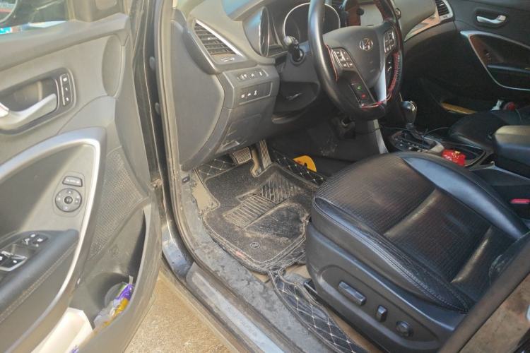 Used Hyundai Santa Fe 2013 2.0T Automatic All-Wheel Drive Top Trim Driver Seat