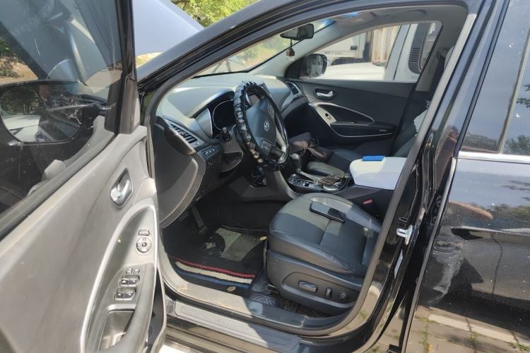 Used Hyundai Santa Fe 2013 2.4L Automatic Two-Wheel Drive Smart Version Driver Seat