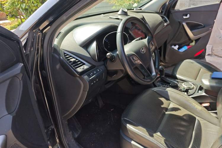 Used Hyundai Santa Fe 2013 2.0T Automatic All-Wheel Drive Top Trim Driver Seat
