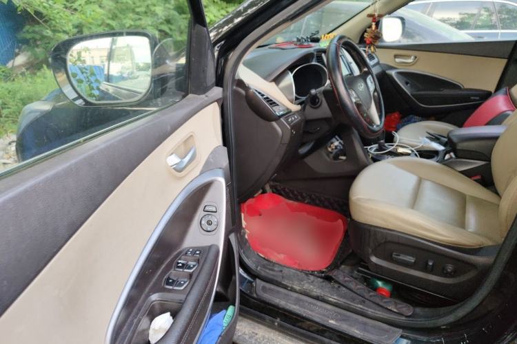 Used Hyundai Santa Fe 2013 2.4L Automatic Two-Wheel Drive Smart Version Driver Seat