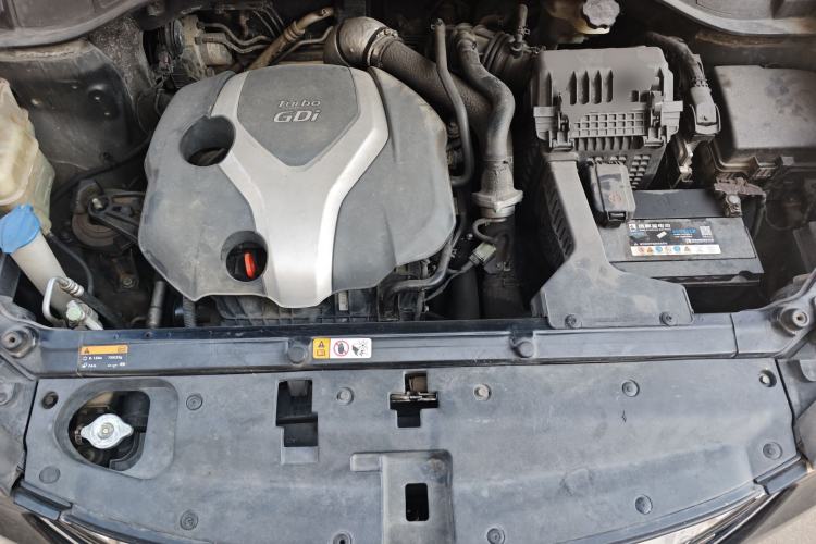 Used Hyundai Santa Fe 2013 2.0T Automatic All-Wheel Drive Top Trim Engine Bay