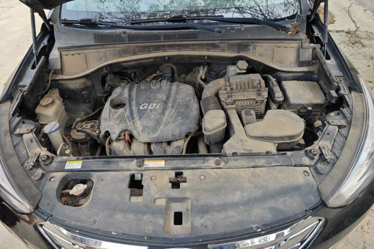 Used Hyundai Santa Fe 2013 Revised Version 2.4L Automatic All-Wheel Drive Smart Type Engine Bay