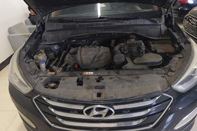 Used Hyundai Santa Fe 2013 2.4L Automatic 4x4 Comfort Edition Engine Bay