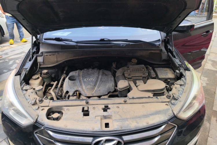 Used Hyundai Santa Fe 2013 2.4L Automatic 4x4 Comfort Edition Engine Bay