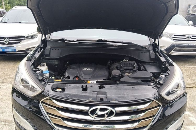 Used Hyundai Santa Fe 2013 2.4L Automatic Two-Wheel Drive Smart Version Engine Bay