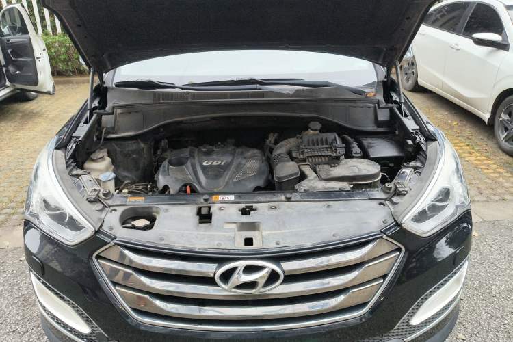 Used Hyundai Santa Fe 2013 2.4L Automatic Two-Wheel Drive Smart Version Engine Bay