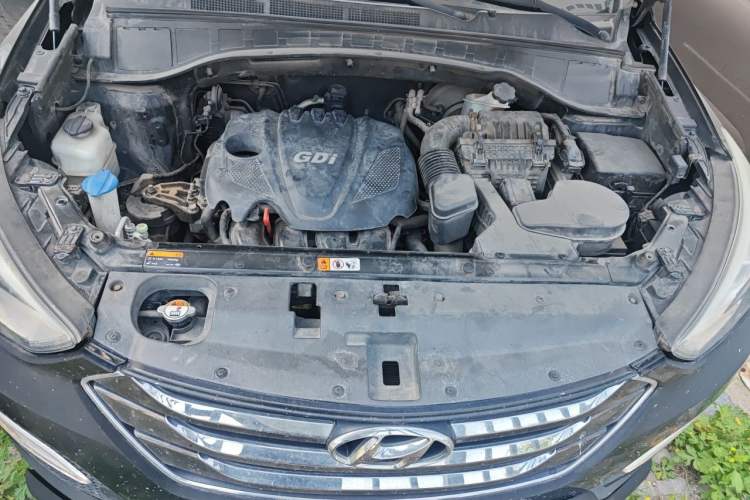 Used Hyundai Santa Fe  Engine Bay