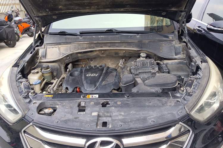 Used Hyundai Santa Fe 2013 2.4L Automatic 2WD Comfort Edition Engine Bay
