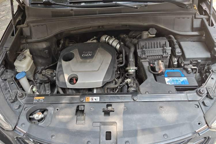 Used Hyundai Santa Fe 2013 Revised Version 2.0T Automatic All-Wheel Drive Top-Tier Trim Engine Bay