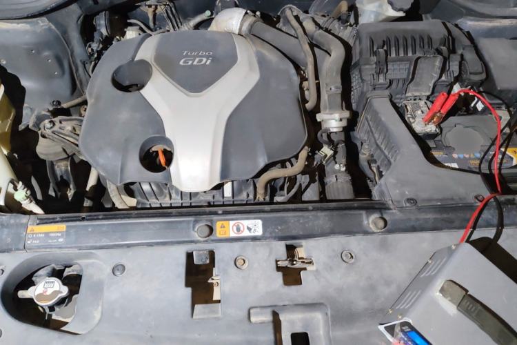 Used Hyundai Santa Fe 2013 2.0T Automatic All-Wheel Drive Top Trim Engine Bay
