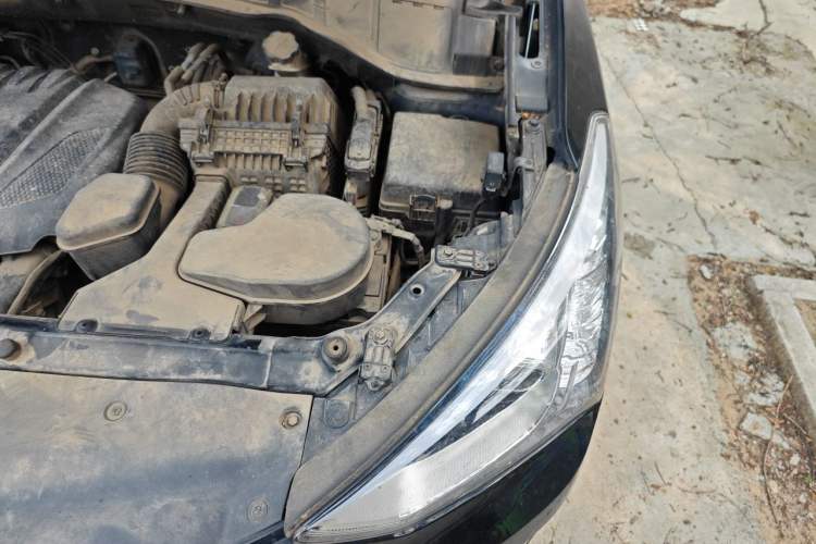 Used Hyundai Santa Fe 2013 Revised Version 2.4L Automatic All-Wheel Drive Smart Type Engine Bay Left