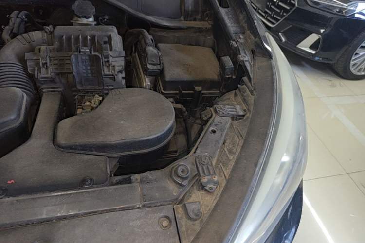 Used Hyundai Santa Fe 2013 2.4L Automatic 4x4 Comfort Edition Engine Bay Left