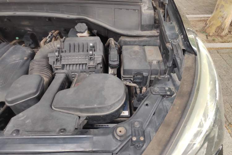 Used Hyundai Santa Fe 2013 2.4L Automatic Two-Wheel Drive Smart Version Engine Bay Left