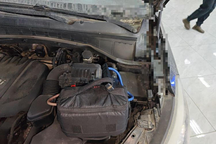 Used Hyundai Santa Fe 2013 2.4L Automatic 4x4 Comfort Edition Engine Bay Left