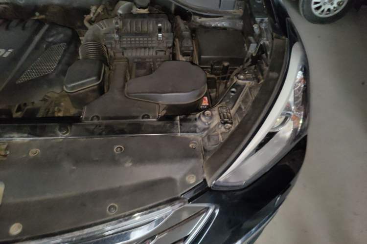 Used Hyundai Santa Fe 2013 Revised Version 2.4L Automatic All-Wheel Drive Luxury Trim Engine Bay Left