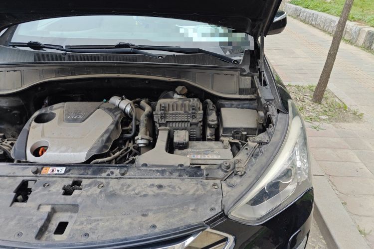 Used Hyundai Santa Fe 2013 2.0T Automatic All-Wheel Drive Top Trim Engine Bay Left