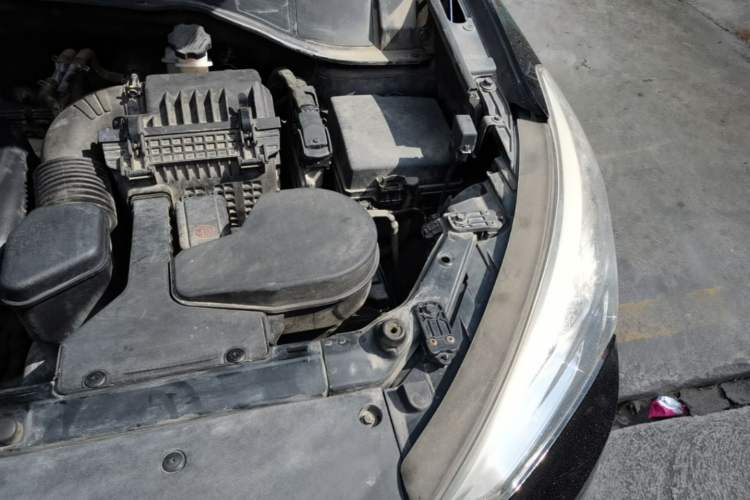 Used Hyundai Santa Fe 2013 2.4L Automatic Two-Wheel Drive Smart Version Engine Bay Left