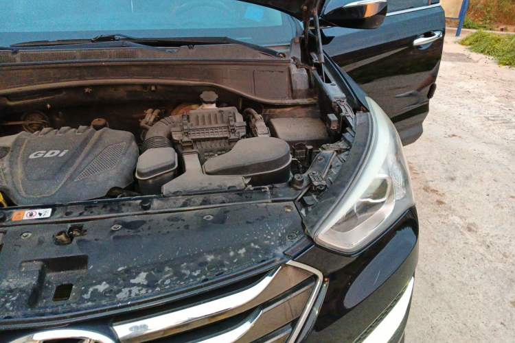 Used Hyundai Santa Fe 2013 2.4L Automatic 4x4 Smart Version Engine Bay Left