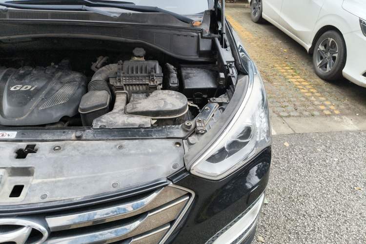 Used Hyundai Santa Fe 2013 2.4L Automatic Two-Wheel Drive Smart Version Engine Bay Left