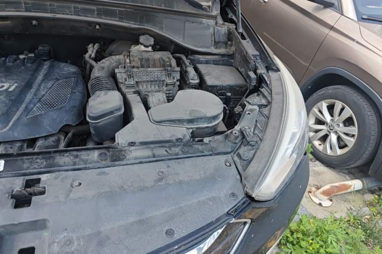 Used Hyundai Santa Fe  Engine Bay Left