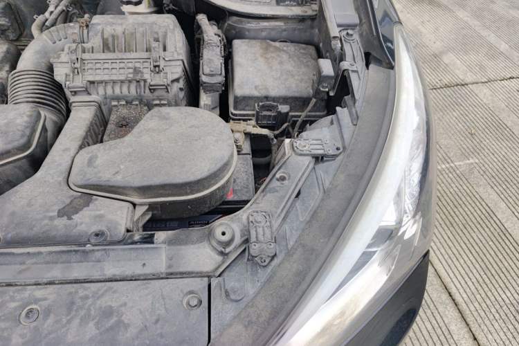Used Hyundai Santa Fe 2013 2.4L Automatic Two-Wheel Drive Smart Version Engine Bay Left