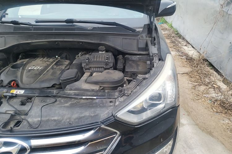 Used Hyundai Santa Fe 2013 2.4L Automatic 2WD Comfort Edition Engine Bay Left