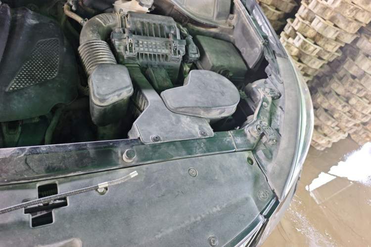 Used Hyundai Santa Fe 2013 2.4L Automatic Two-Wheel Drive Smart Version Engine Bay Left