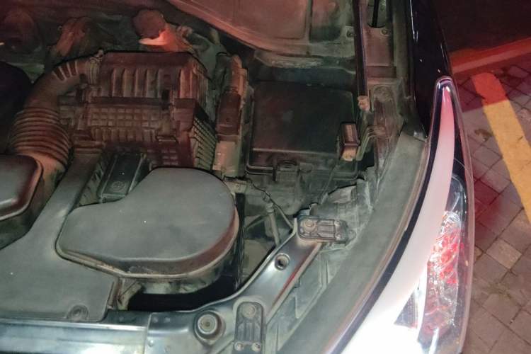 Used Hyundai Santa Fe 2013 2.4L Automatic Two-Wheel Drive Smart Version Engine Bay Left