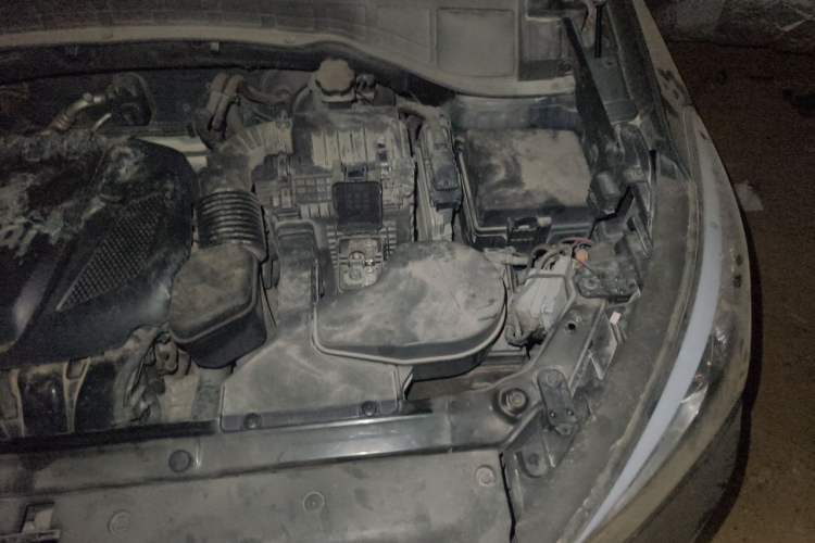 Used Hyundai Santa Fe 2013 2.4L Automatic 2WD Comfort Edition Engine Bay Left