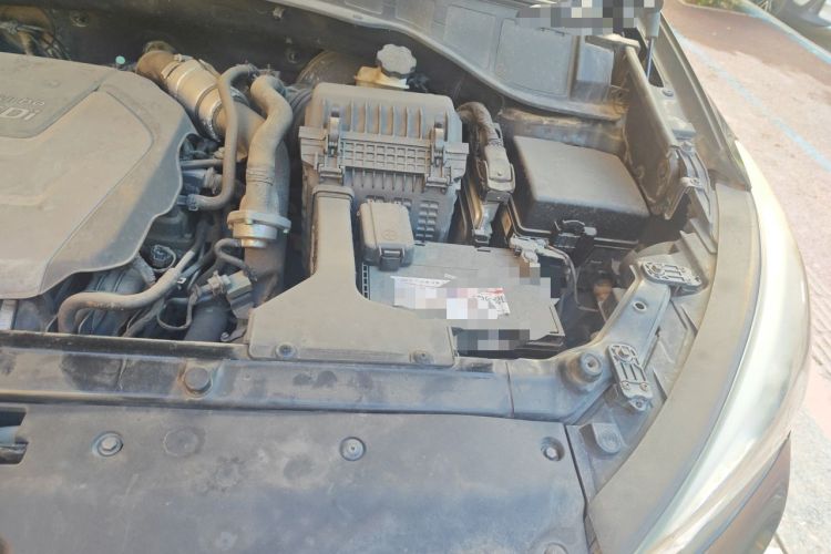 Used Hyundai Santa Fe 2013 2.0T Automatic All-Wheel Drive Top Trim Engine Bay Left
