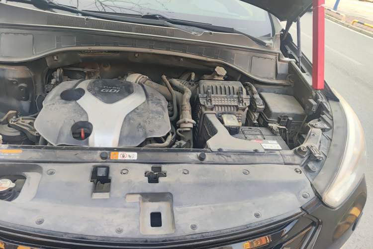 Used Hyundai Santa Fe 2013 2.0T Automatic All-Wheel Drive Top Trim Engine Bay Left