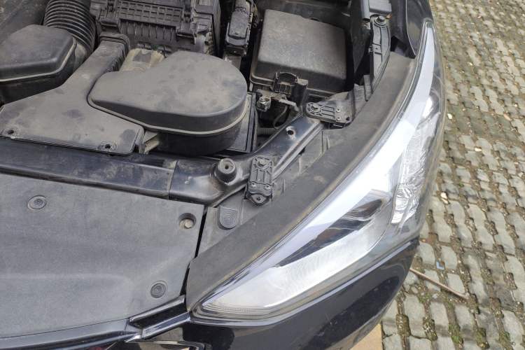 Used Hyundai Santa Fe 2013 2.4L Automatic Two-Wheel Drive Smart Version Engine Bay Left