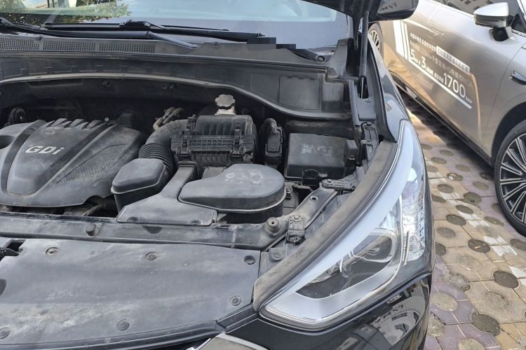 Used Hyundai Santa Fe 2013 2.4L Automatic 4x4 Smart Version Engine Bay Left