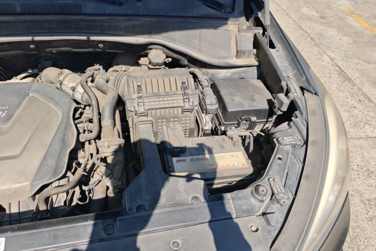 Used Hyundai Santa Fe 2013 2.0T Automatic All-Wheel Drive Top Trim Engine Bay Left