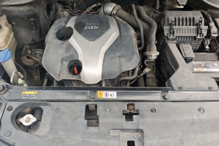 Used Hyundai Santa Fe 2013 2.0T Automatic All-Wheel Drive Top Trim Engine Bay