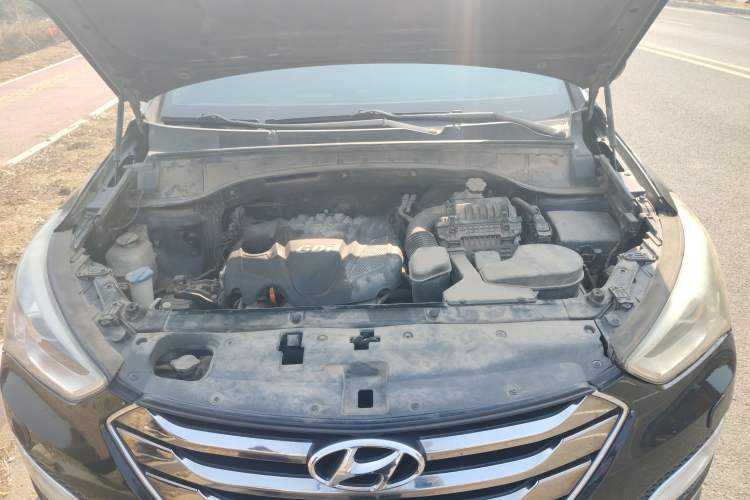 Used Hyundai Santa Fe 2013 Revised Version 2.4L Automatic All-Wheel Drive Luxury Trim Engine Bay